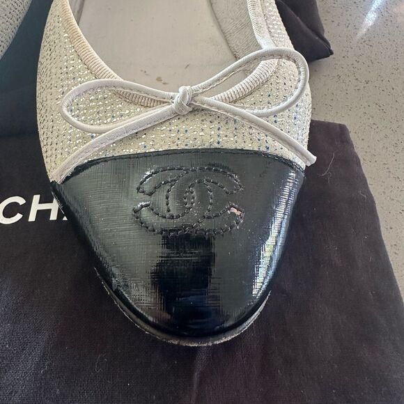 CHANEL women’s Ballet Flats size 38C - Picture 6 of 8